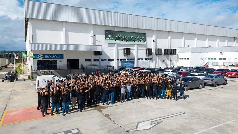 Bajaj atinge 50 mil motos produzidas no Brasil e acelera operação em Manaus