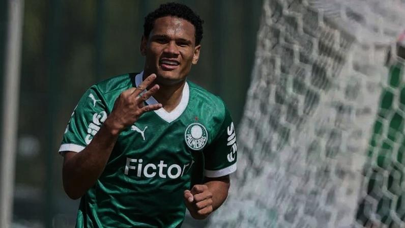 Eduardo Conceição se tornou jogador do empresário Giuliano Bertolucci. Ele negocia com o Manchester United. Palmeiras insiste em R$ 292 milhões