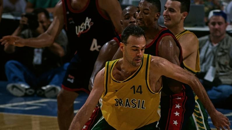 Oscar Schmidt em partida nas Olimpíadas de 1996, a última de sua carreira