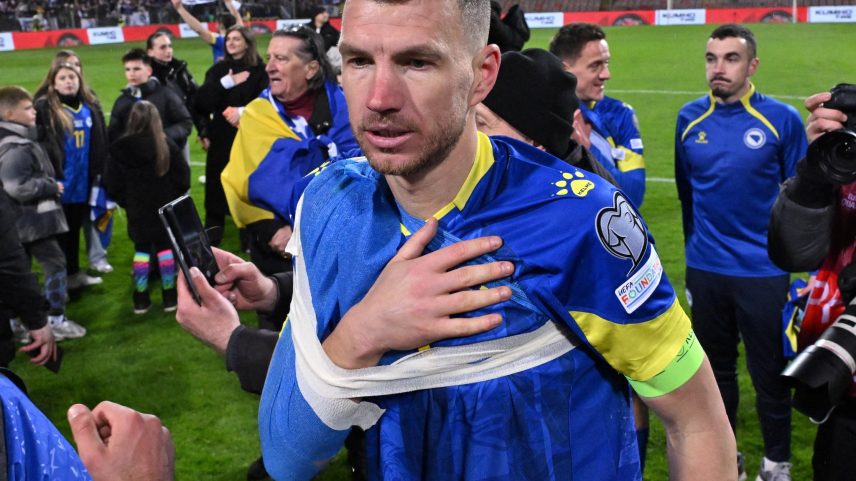 Edin Džeko escapou da morte na infância após a mãe impedi-lo de sair para jogar bola 