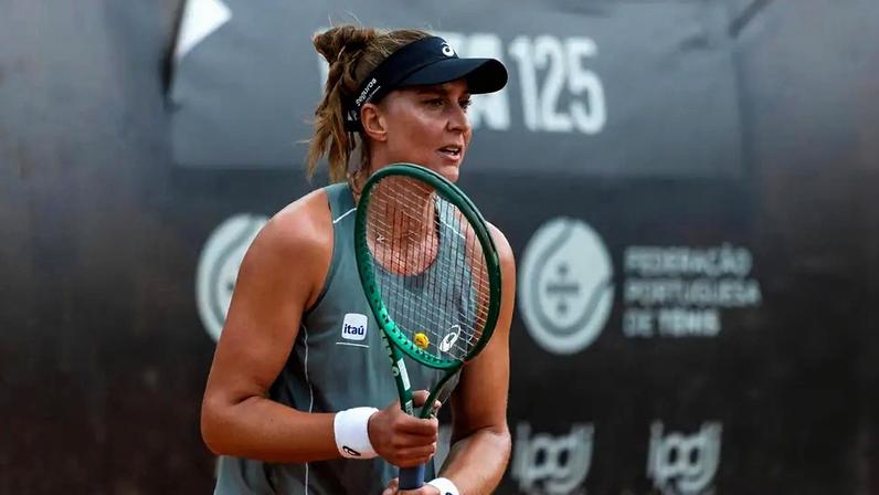 Bia Haddad venceu na estreia em Oeiras (Foto: Divulgação/FPT)