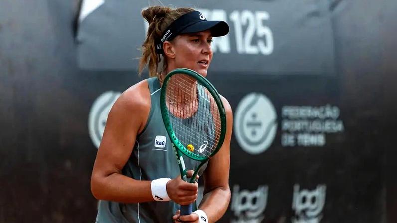 Bia Haddad venceu na estreia em Oeiras (Foto: Divulgação/FPT)