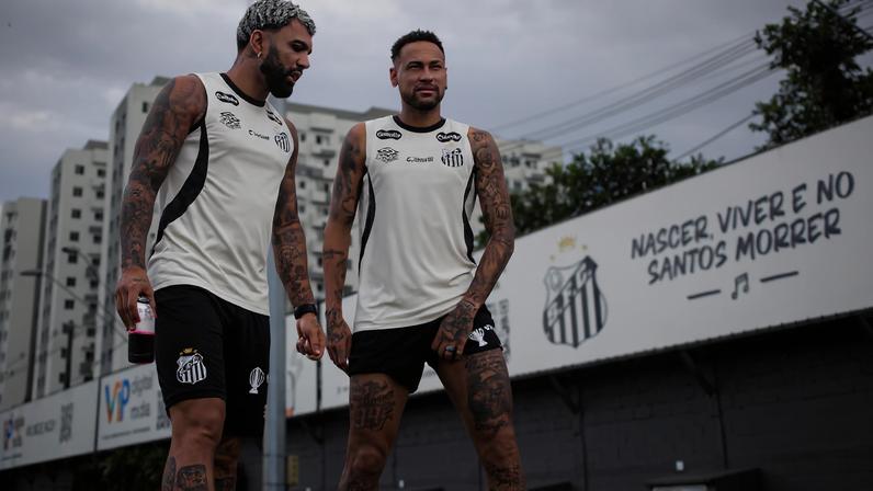 Gabigol e Neymar durante treino no CT Rei Pelé
