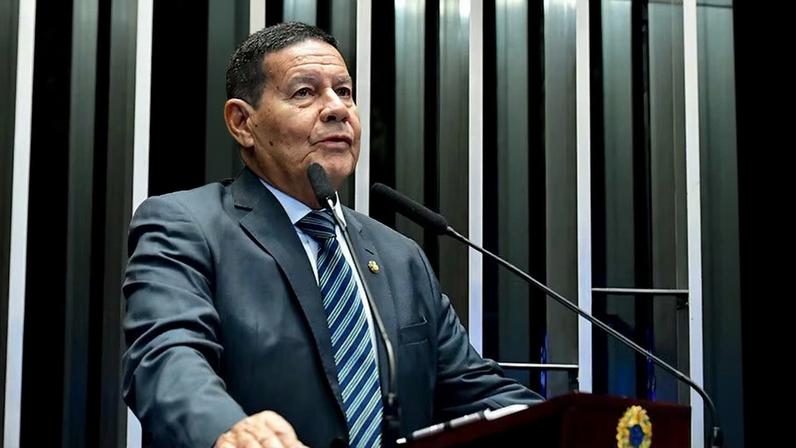 Segundo Mourão, o melhor caminho é uma conversa pessoal e não esse tipo de situação