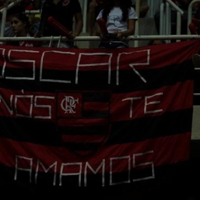 Oscar Schmidt é homenageado antes de duelo entre Sesc Flamengo e Praia Clube