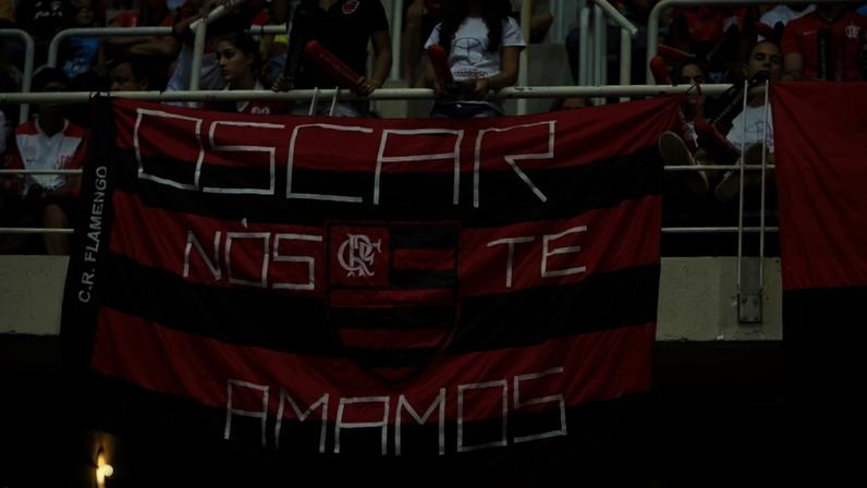 Torcida do Flamengo homenageia Oscar Schmidt (Foto: Flamengo/Divulgação)