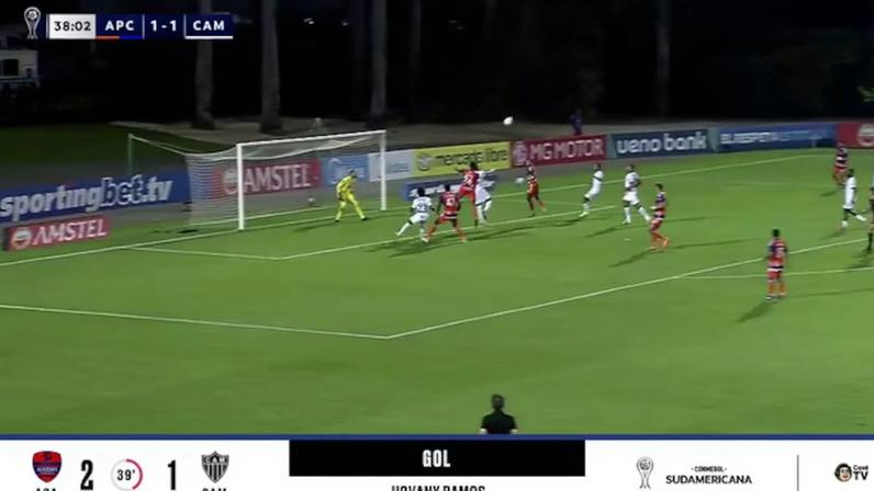 Atlético-MG volta a sofrer na bola aérea e Puerto Cabello marca segundo na Venezuela; veja