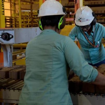 Programa do PT denuncia desindustrialização, mas comete graves omissões