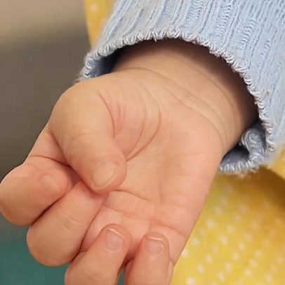 Avó critica o nome da neta e ofende a filha, gerando polêmica