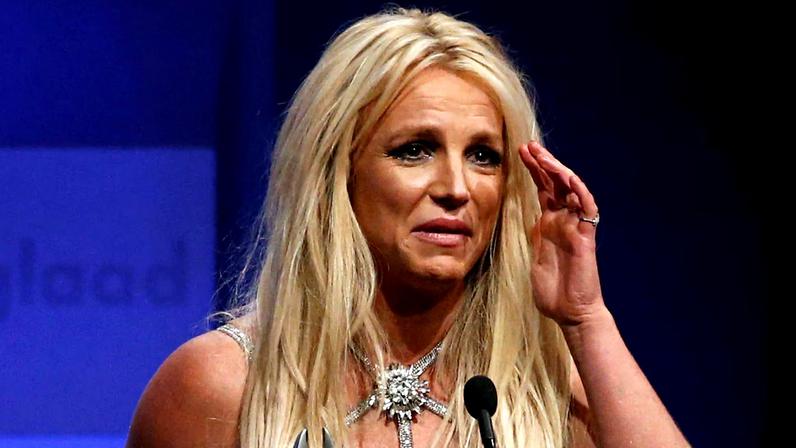 Britney Spears é acusada de dirigir alcoolizada; cantora segue internada