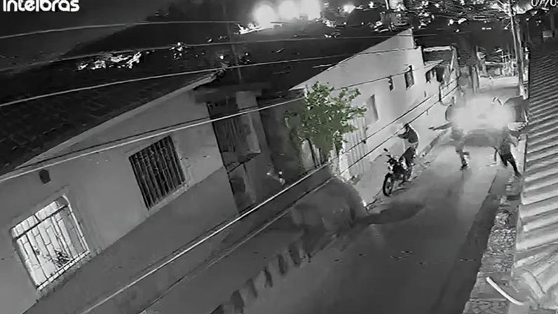 Segundo a Polícia Militar, o homem tinha passagens pela polícia e era apontado como envolvido com o tráfico de drogas.