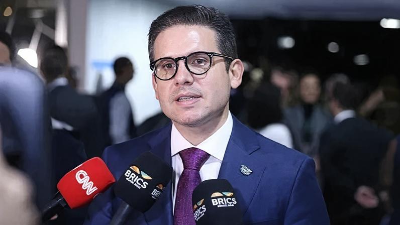 O presidente da Câmara dos Deputados, Hugo Motta (Republicanos-PB), durante entrevista no Fórum Parlamentar do Brics