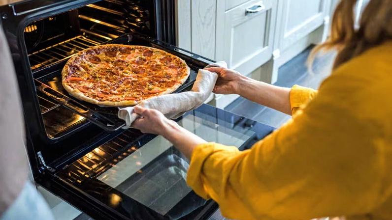 Como fazer pizza caseira e conquistar elogios da família