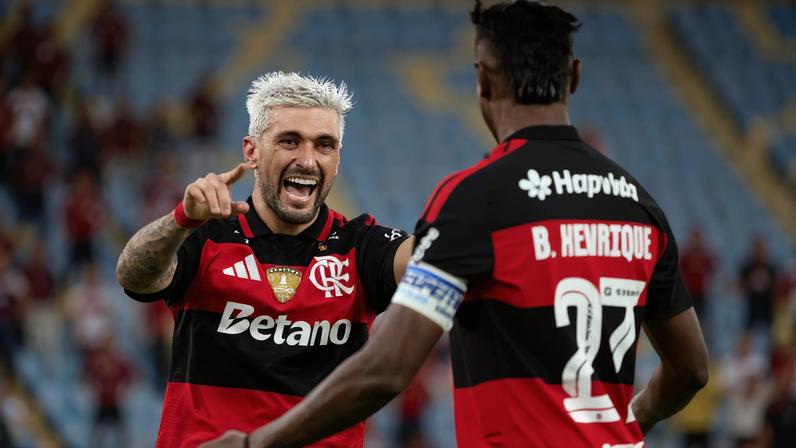 Arrascaeta foi eleito melhor jogador da partida entre Flamengo e Independiente Medellín.