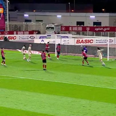 Al Fayha vence Al-Kholood por 1-0 com gol de Chris Smalling