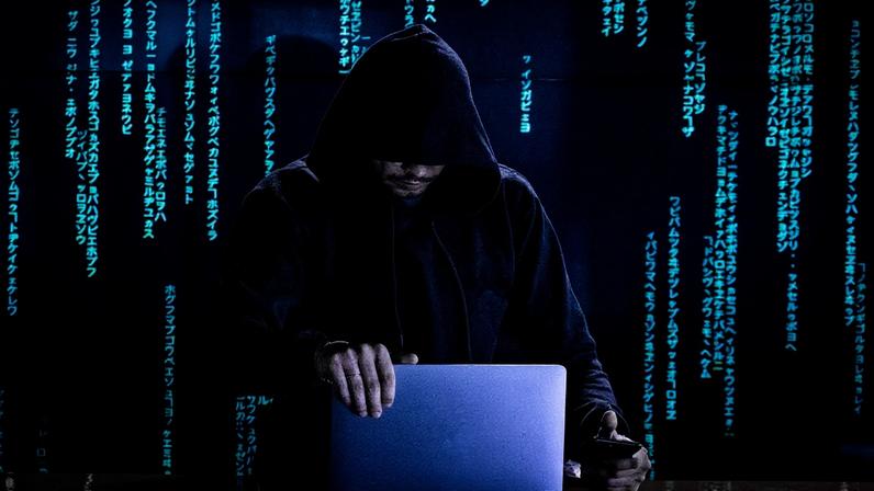 Hacker ataque - Ataques na internet, hackers, rede de sistemas, violações de dados sigilosos, documentos expostos, ciberataque