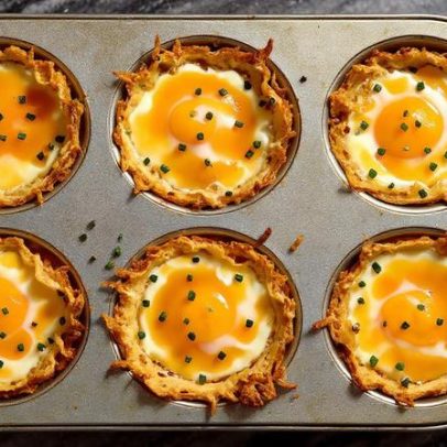 Copos de ovo com mel picante e cheddar chegam ao café da manhã