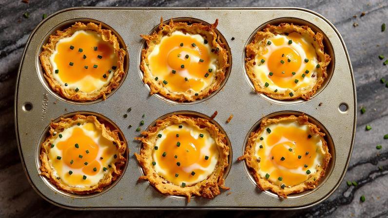 Copos de ovo com mel picante e cheddar chegam ao café da manhã