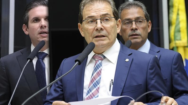 O presidente da Câmara, Hugo Motta (Republicanos-SP) e o deputado Paulinho da Força (Solidariedade-SP)