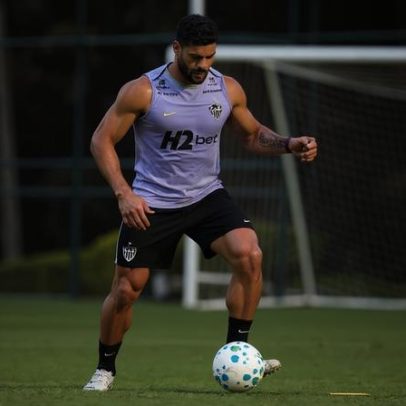 Hulk treina separado do elenco antes de reunião com diretoria do Galo