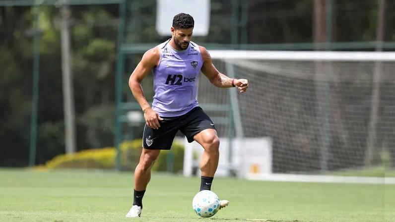 Atlético-MG reúne titulares para duelo com o Santos