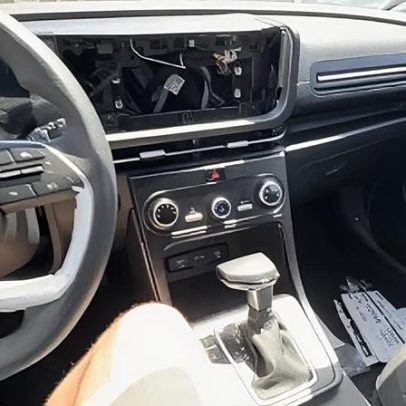 Creta Action 2026 é vendido com buraco no painel, Hyundai admite falha