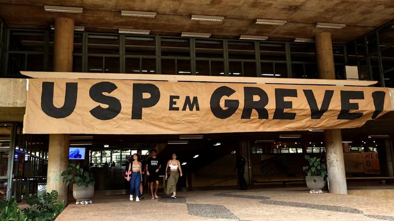 Estudantes da USP estão em greve desde o dia 23 de abril