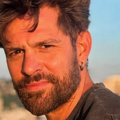 Alejandro Claveaux alerta sobre golpe após roubo de celular