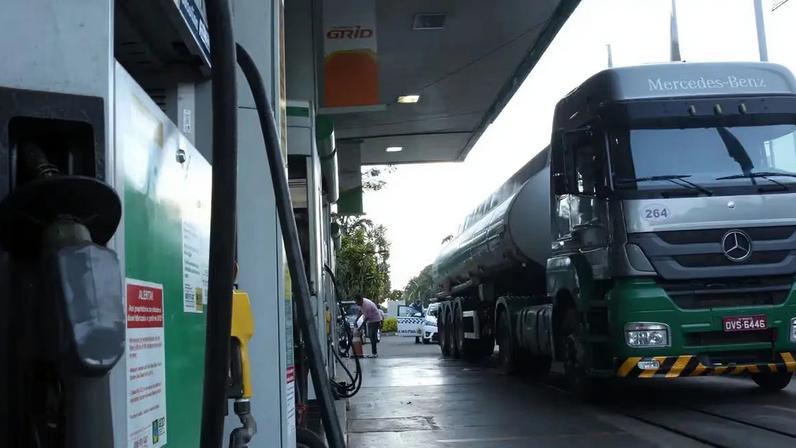 Índice de preços mostra que diesel S10 subiu 13,6% em março, enquanto comum (S500) avançou 12,34%