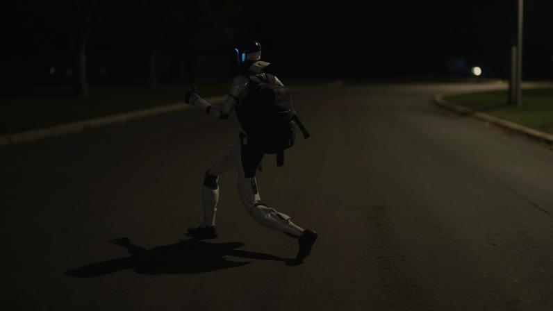Robô humanoide afasta javalis em área urbana durante a noite na Europa (Imagem: Reprodução/ Redes sociais)