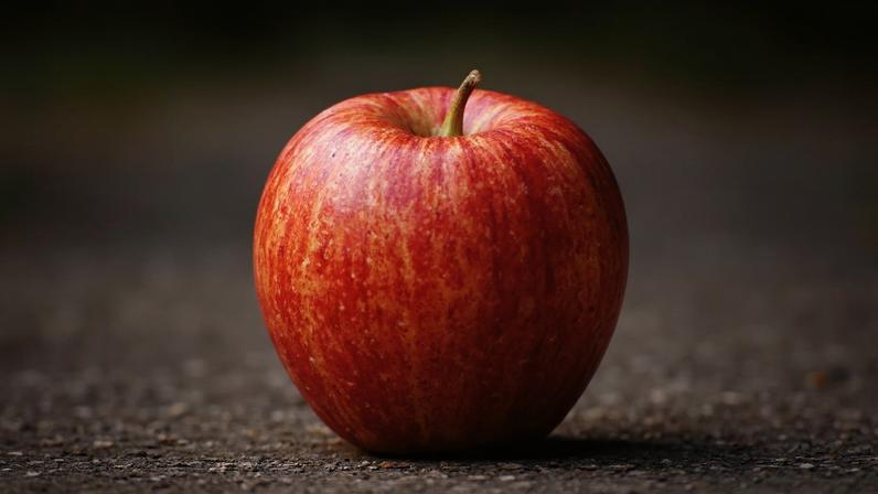 Forma de consumir maçã muda efeito no coração. (Foto: Pixabay via Canva)