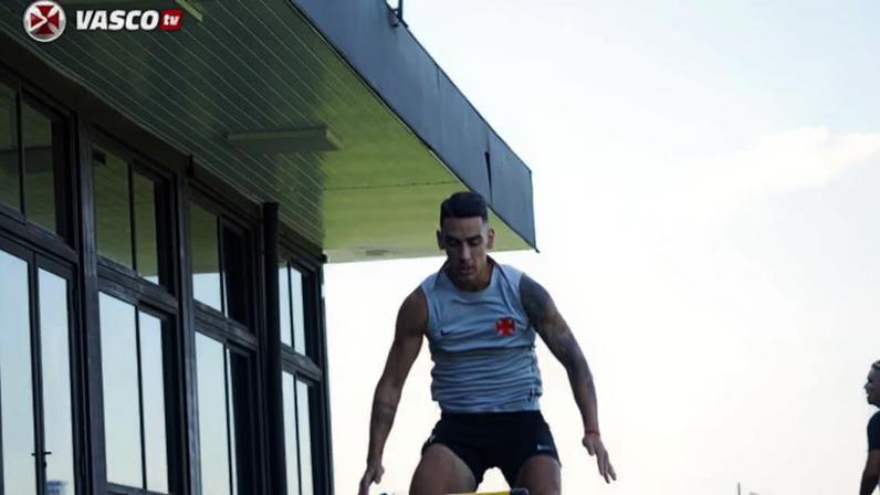 Vasco se reapresenta e treina com foco no Olimpia