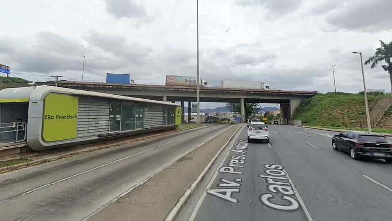 Acidente aconteceu próximo ao viaduto São Francisco