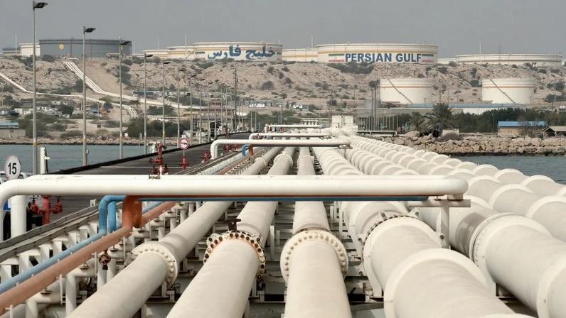 Imagem da ilha de Kharg, no Irã, que foi alvo de ataque e responsável por 90% das exportações de petróleo do país.