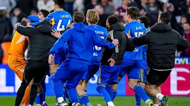 Jogadores do Leeds United comemoram classificação na Copa da Inglaterra (Foto: Reprodução Instagram)