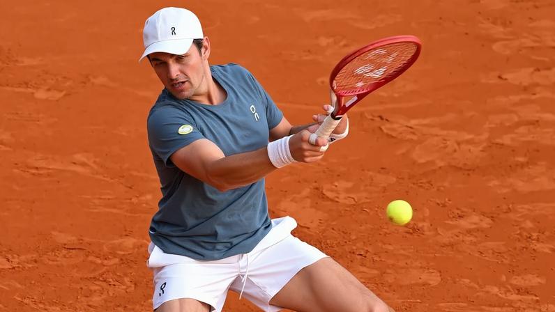João Fonseca na vitória na estreia em Monte Carlo (Foto: Reprodução)