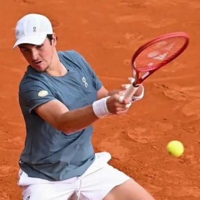 João Fonseca vence ponto espetacular contra Zverev