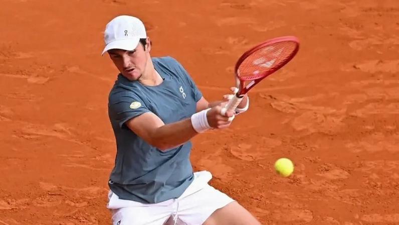 João Fonseca vence ponto espetacular contra Zverev