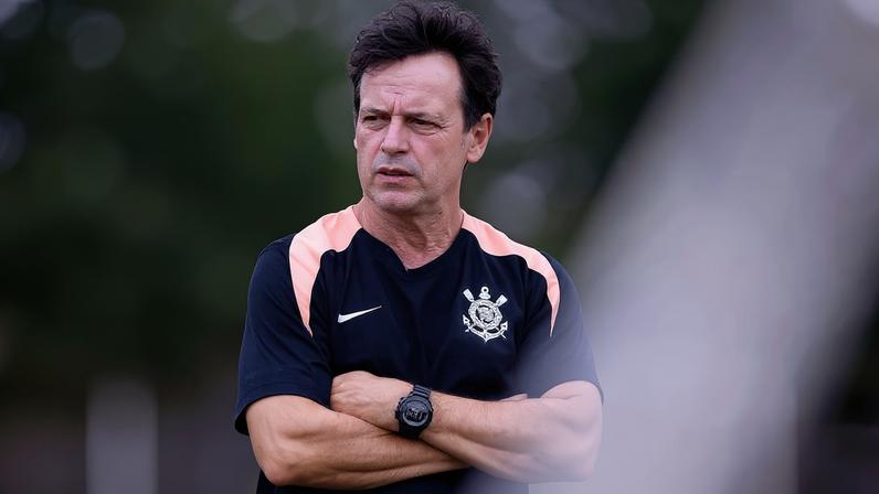 Diniz escala Corinthians para encerrar sequência negativa na Libertadores