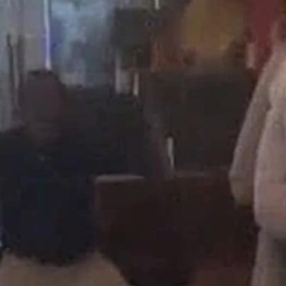 Pai de advogada ré por racismo faz gestos de macaco na Argentina