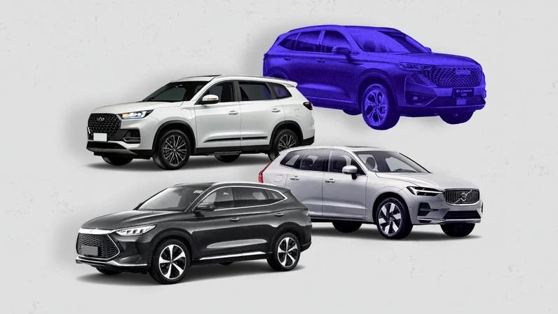 Quatro SUVs de diferentes cores e designs são exibidos em um fundo claro com textura manchada.