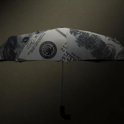 Dólar fica abaixo de R$5 e abre chance de investir em ETFs ligados à moeda