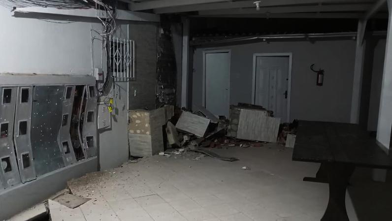 Prédio em SC afunda, fere moradores e local é evacuado às pressas