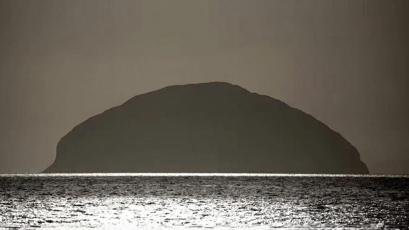 Ao longo dos anos, algumas ilhas surgiram e desapareceram como verdadeiros enigmas naturais. Fenômenos geológicos, atividade vulcânica e até erros de navegação ajudaram a construir esses mistérios que intrigam cientistas até hoje.