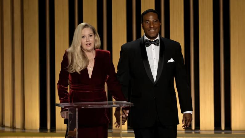 Christina Applegate permanece internada desde março por esclerose múltipla