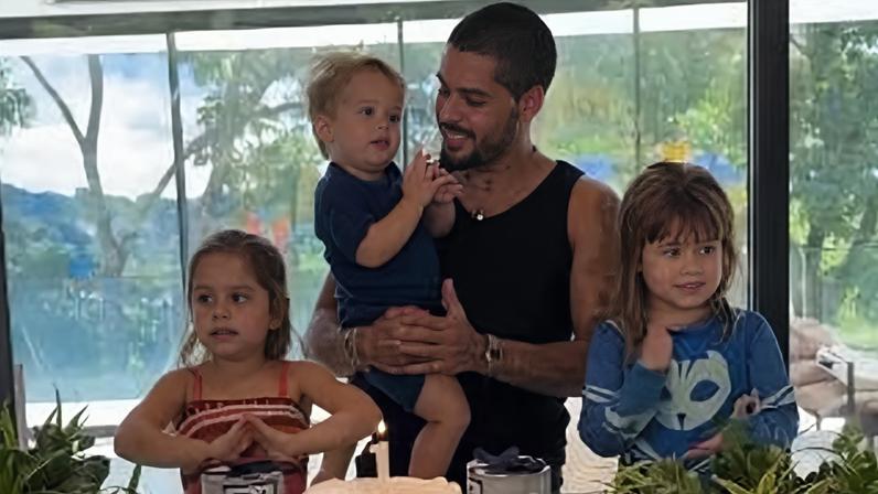 Zé Felipe passou o aniversário com os filhos