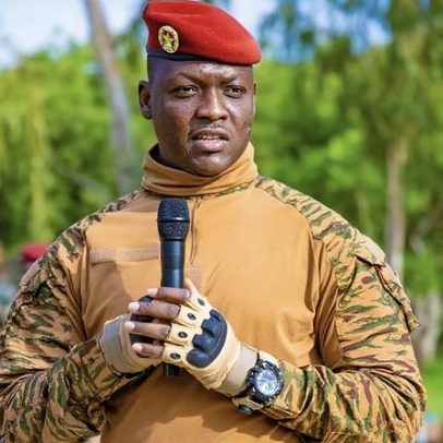 Líder militar de Burkina Faso afirma que democracia não é para eles