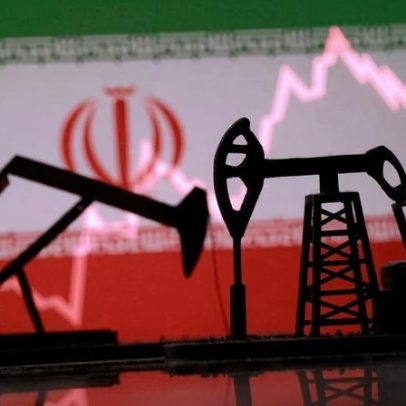 Petróleo cai mais de 10% após Irã anunciar abertura do Estreito de Ormuz