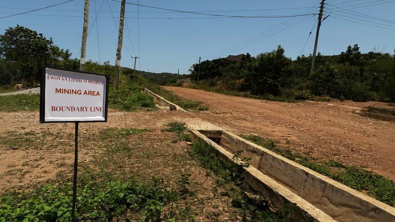 Gana mira futuro do lítio; comunidades enfrentam incerteza