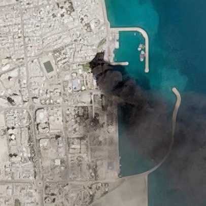 Fumaça aparece no porto de Qeshm, Irã, após ataques